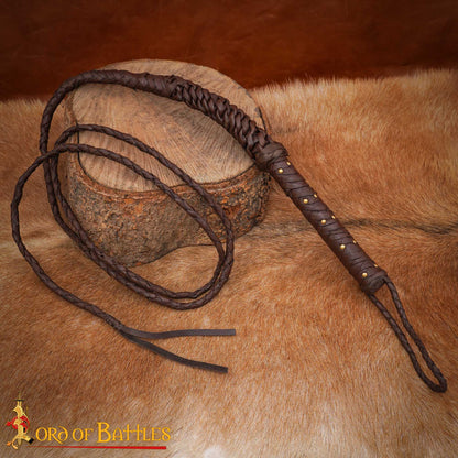 Látigo Medieval de Cuero para Toros - Diseño Trenzado Artesanal con Remaches de Latón - Imagen 2