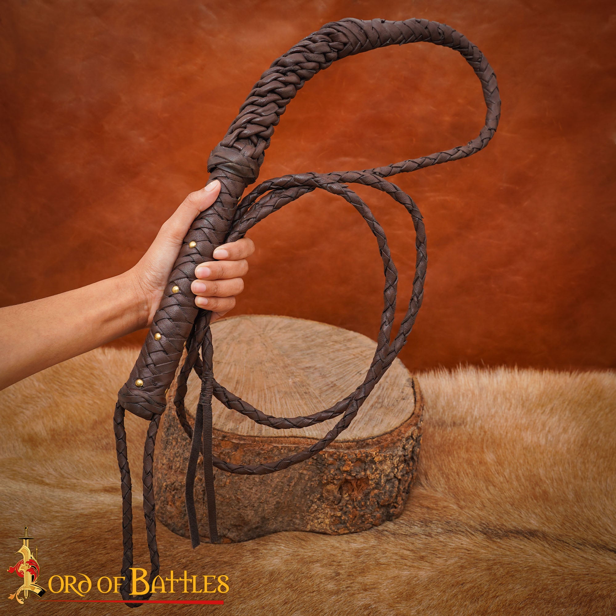 Látigo Medieval de Cuero para Toros - Diseño Trenzado Artesanal con Remaches de Latón - Imagen 5