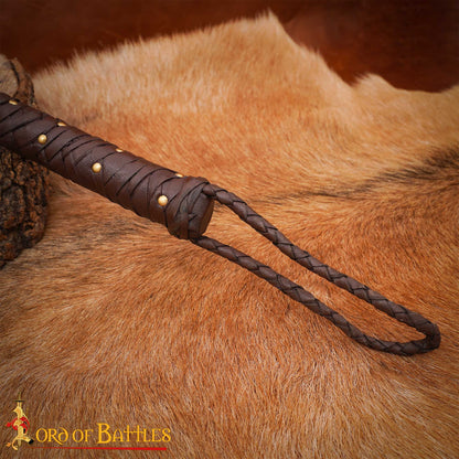 Látigo Medieval de Cuero para Toros - Diseño Trenzado Artesanal con Remaches de Latón - Imagen 6