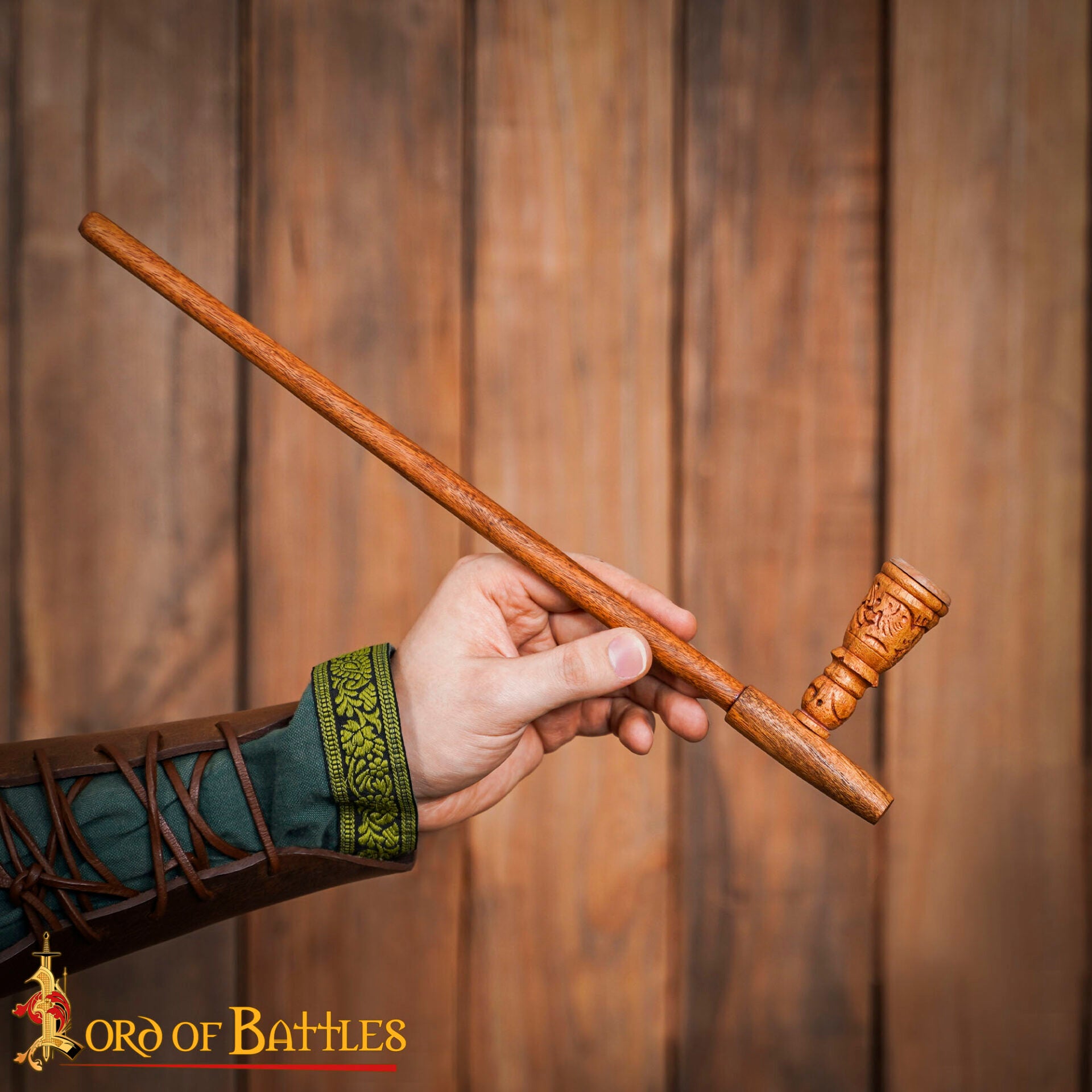 Pipa Artesanal de Madera de Acacia con Incrustaciones de Estilo Medieval - Imagen 1