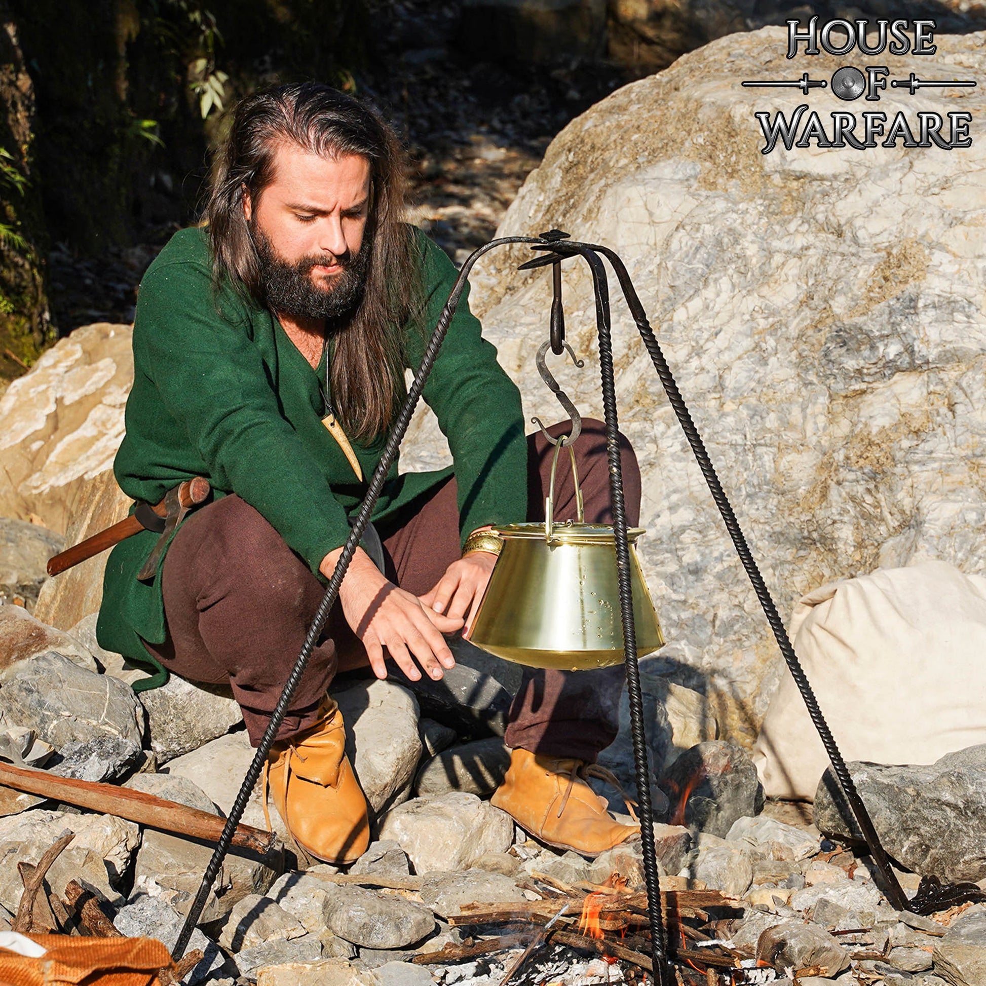 Hervidor Medieval de Latón con Tapa - Olla Histórica para Cocinar Al Aire Libre y en Hogueras - Caldero de Latón Pulido Hecho a Mano - Imagen 2