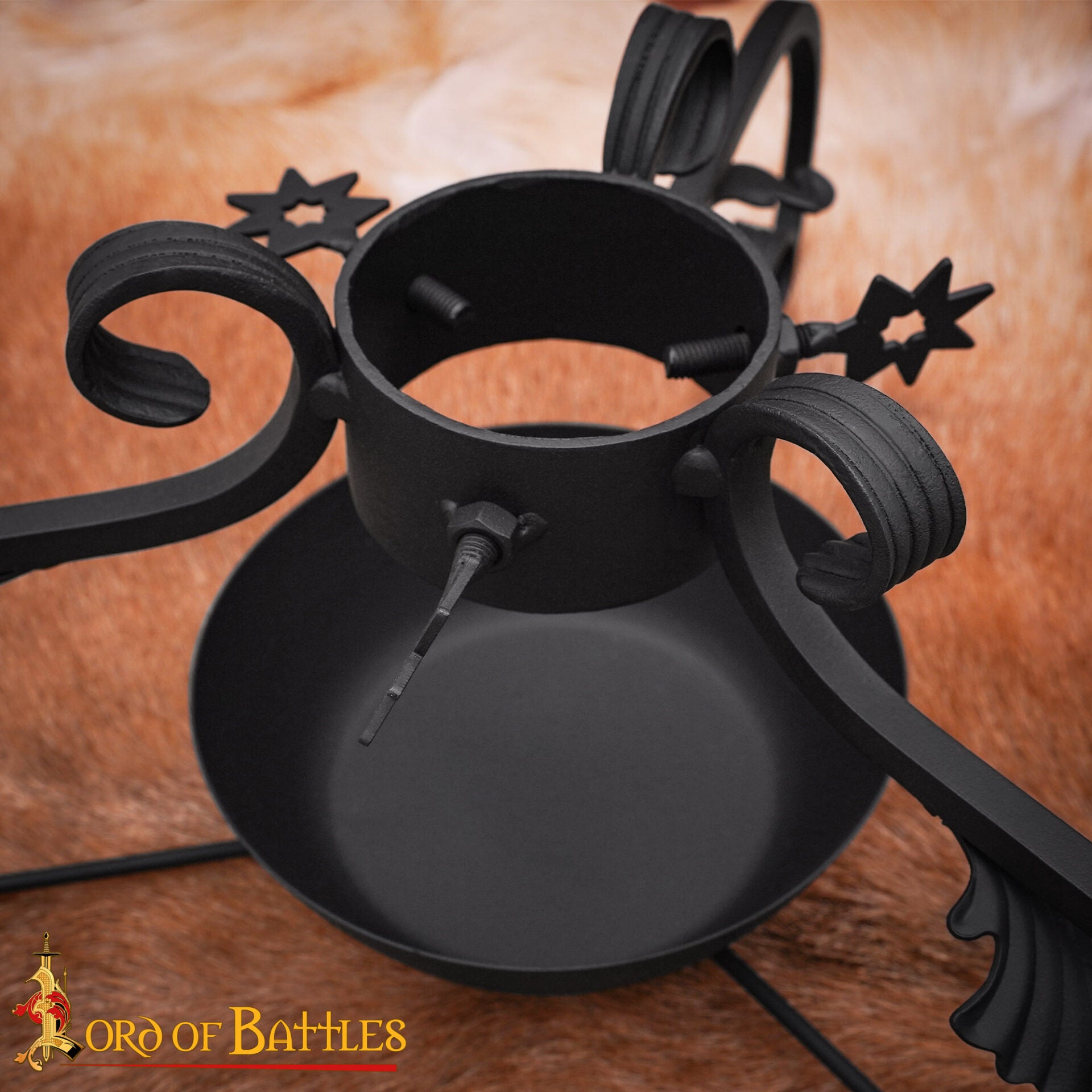 Soporte de Hierro Forjado Medieval del Siglo Xiv - Pantalla de Volutas Forjadas a Mano con Acabado en Negro Aceite - Imagen 2