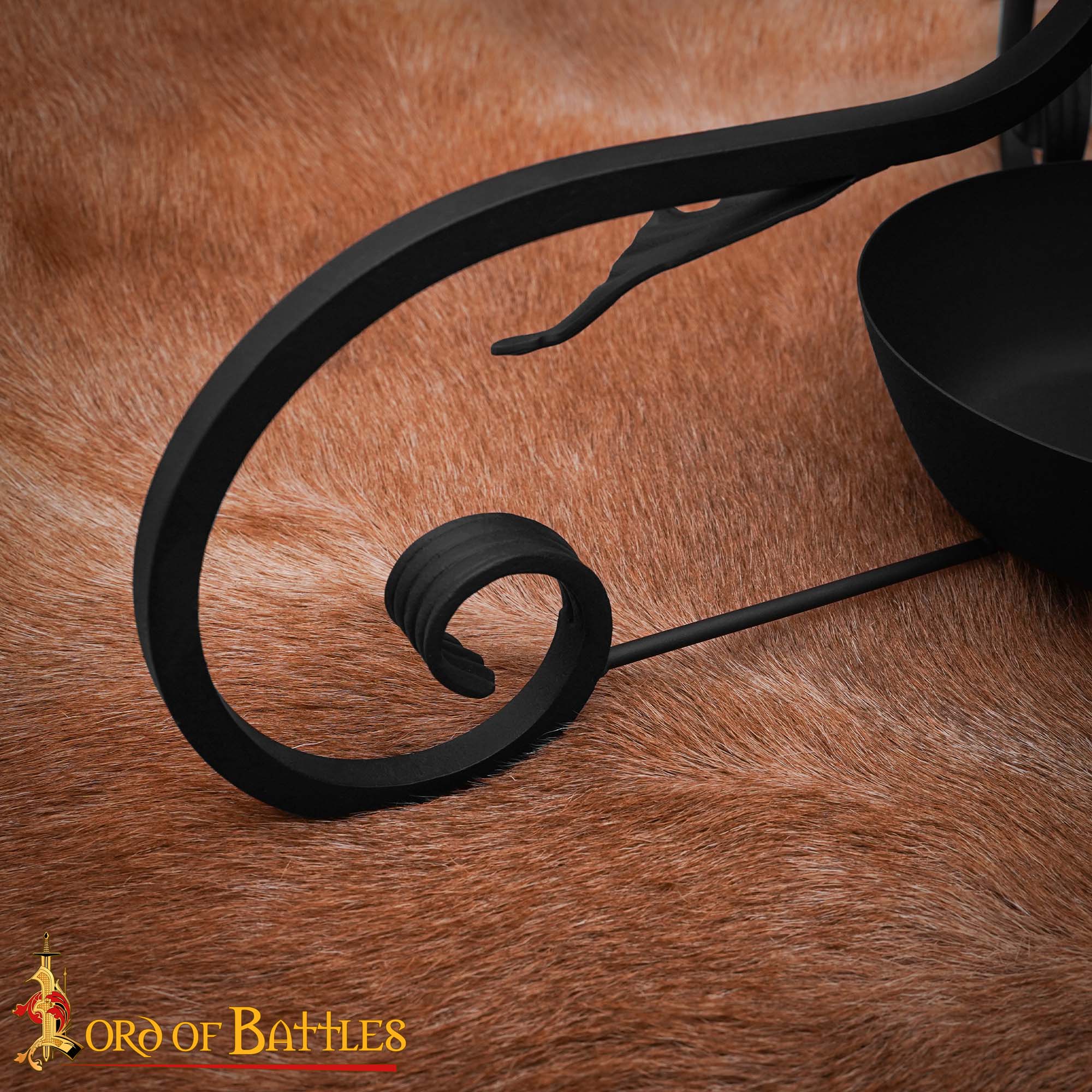 Soporte de Hierro Forjado Medieval del Siglo Xiv - Pantalla de Volutas Forjadas a Mano con Acabado en Negro Aceite - Imagen 8