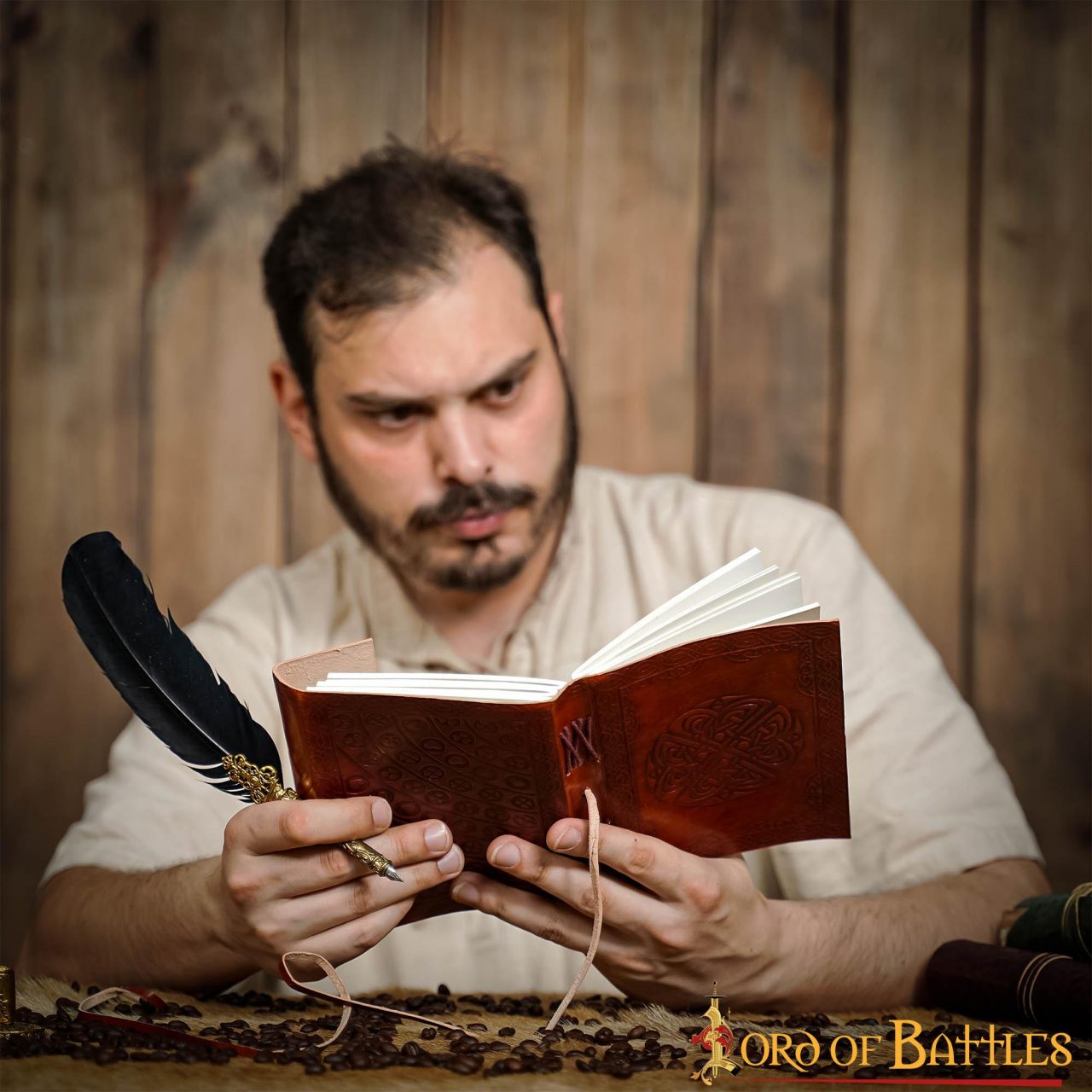 Diario Medieval Repujado Diario de Piel Auténtica Hecho a Mano - Imagen 6