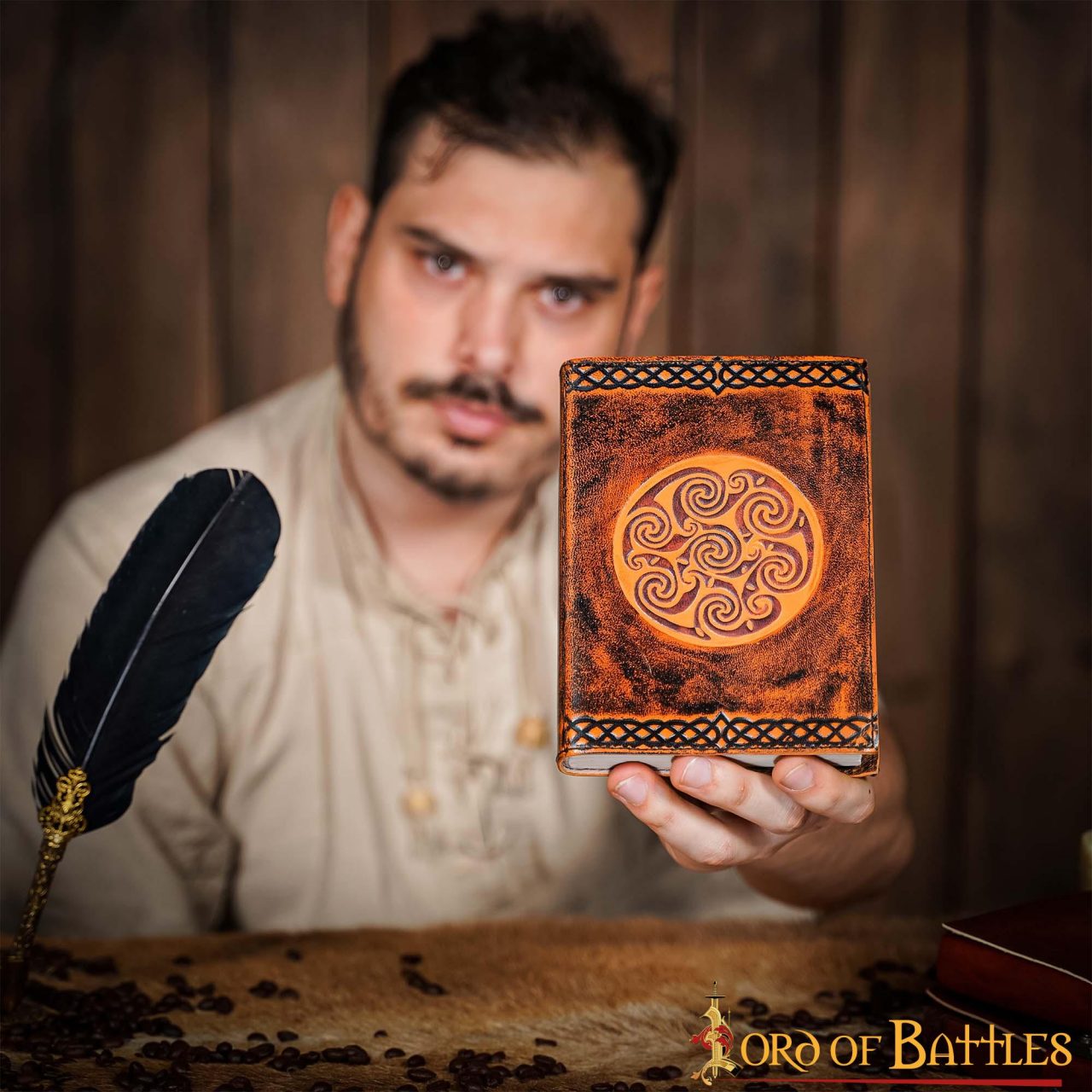 Diario Medieval de Piel Auténtica Hecho a Mano con Diseño Celta en Espiral - Imagen 11