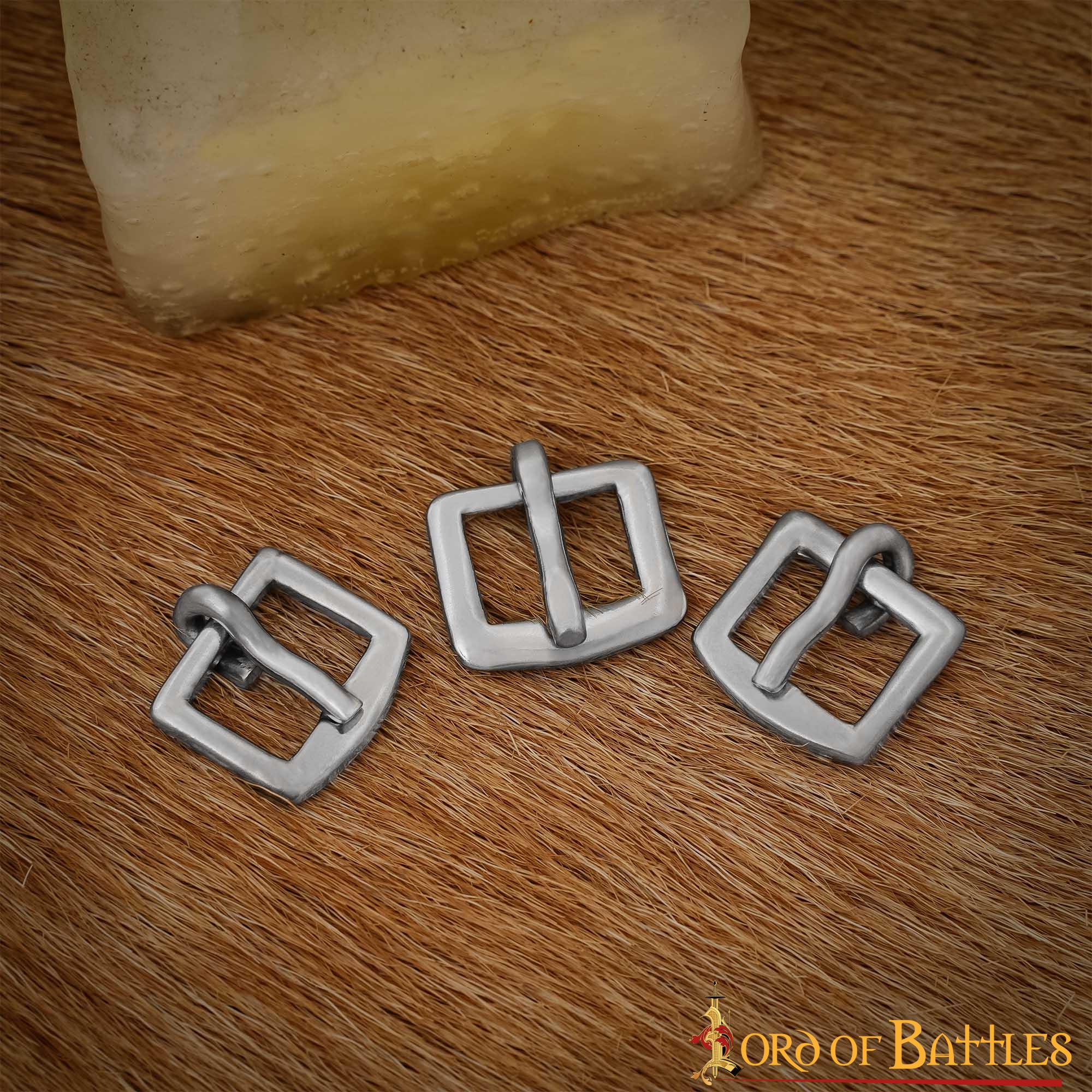 Hebillas Medievales Niqueladas del Siglo Xiv - Juego de 3 Cierres de Acero para Cinturones, Armaduras y Artesanía de Cuero - Imagen 10