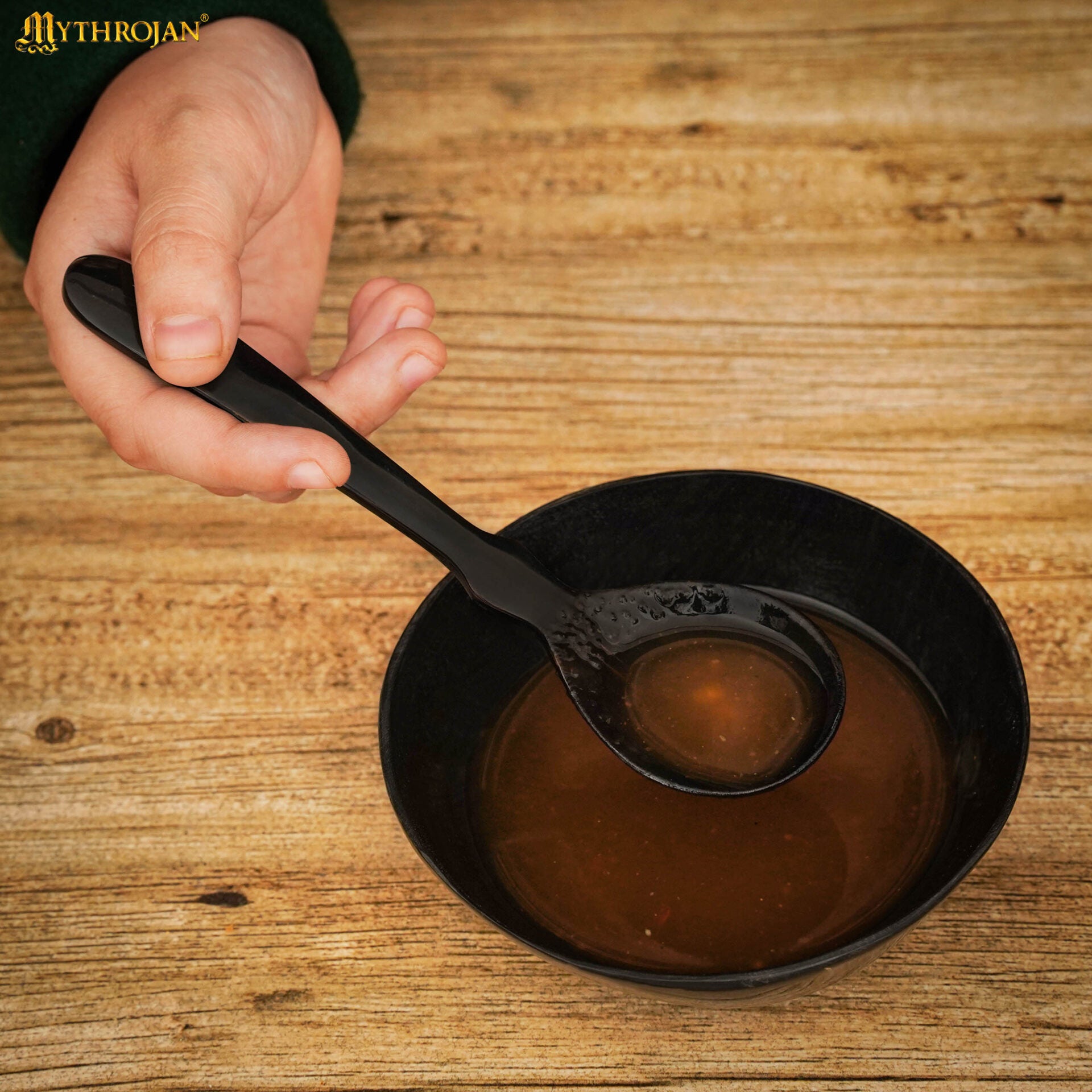 Juego de 2 Cucharas de Cuerno de Búfalo - Utensilios de Cuerno Natural Acabados a Mano (6.75") | Juego de Cucharas Medievales Vikingas Pulidas para Larp, Sca, y Temas Medievales - Imagen 5