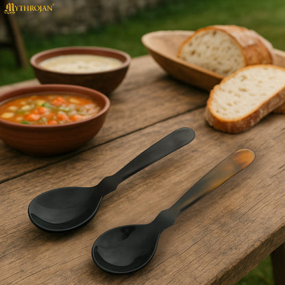 Juego de 2 Cucharas de Cuerno de Búfalo - Utensilios de Cuerno Natural Acabados a Mano (6.75") | Juego de Cucharas Medievales Vikingas Pulidas para Larp, Sca, y Temas Medievales - Imagen 1