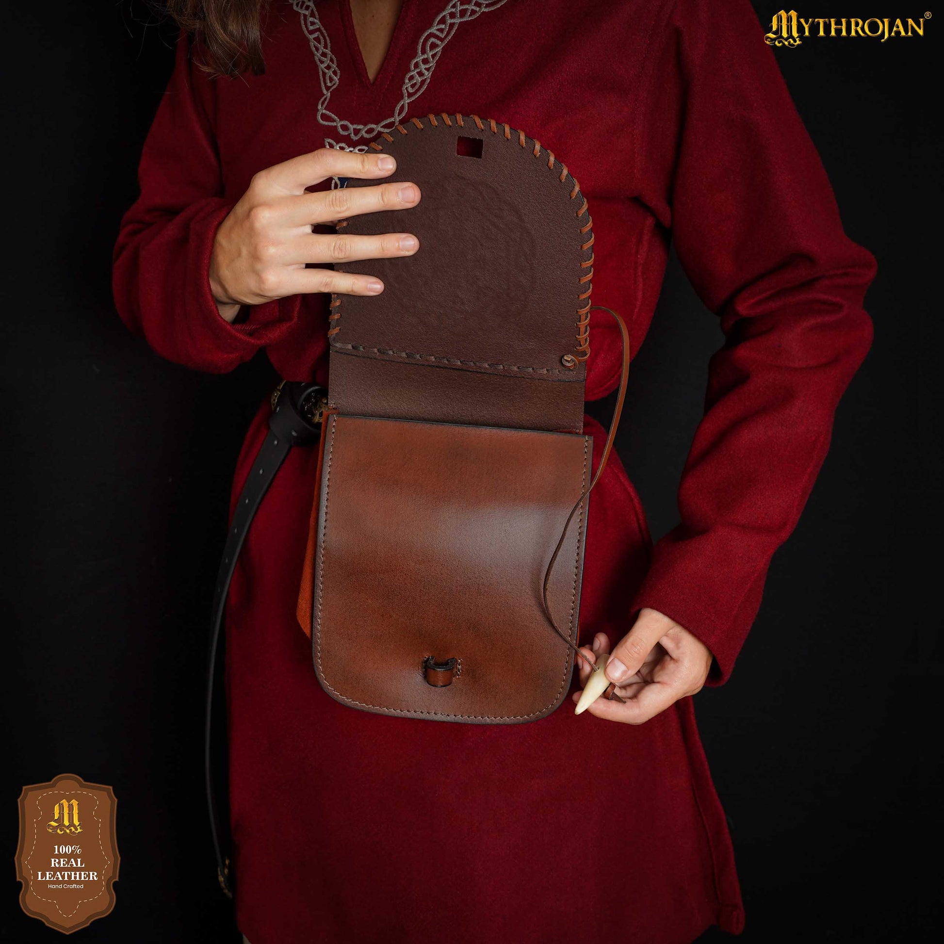 Riñonera de Cuero del Guerrero del Norte con Repujado del Yelmo del Pavor y Cierre Basculante de Hueso, Funda Larp Vikinga - Imagen 11