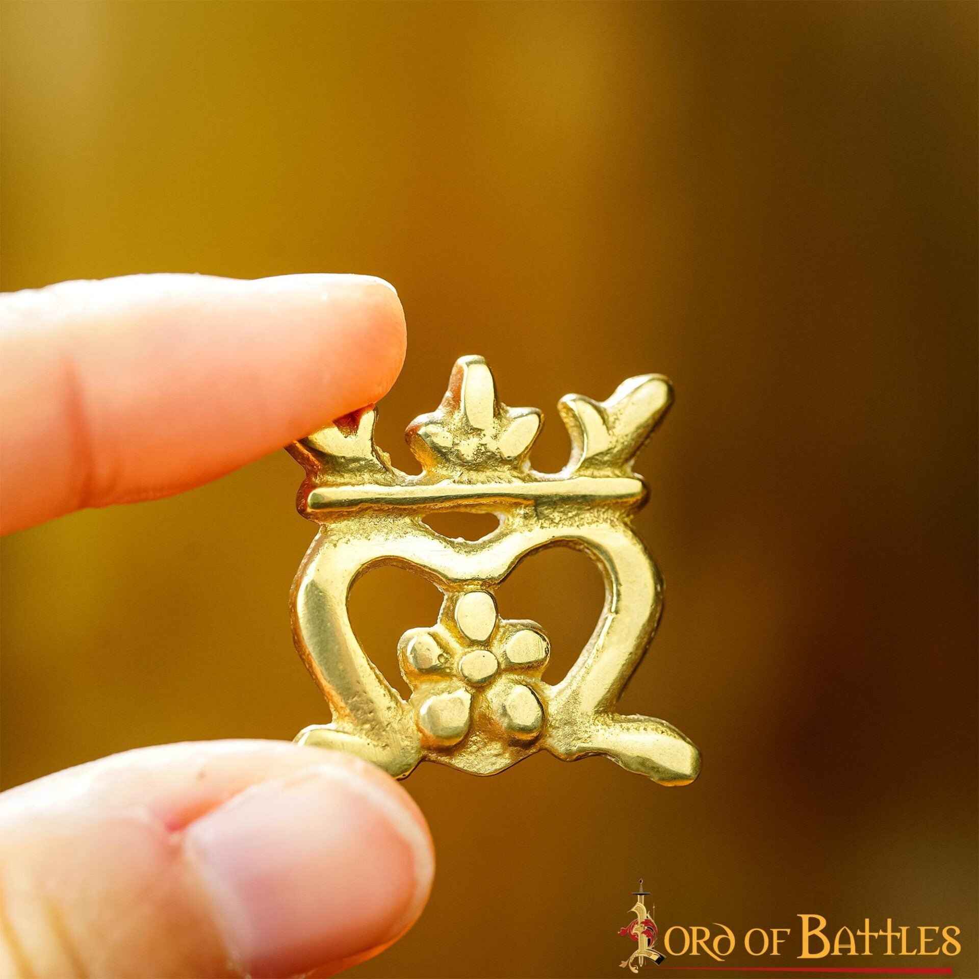 Corona Medieval de Latón para Cinturón - Juego de 5 Tachuelas de Latón para Artesanía en Cuero y Disfraces - Imagen 5