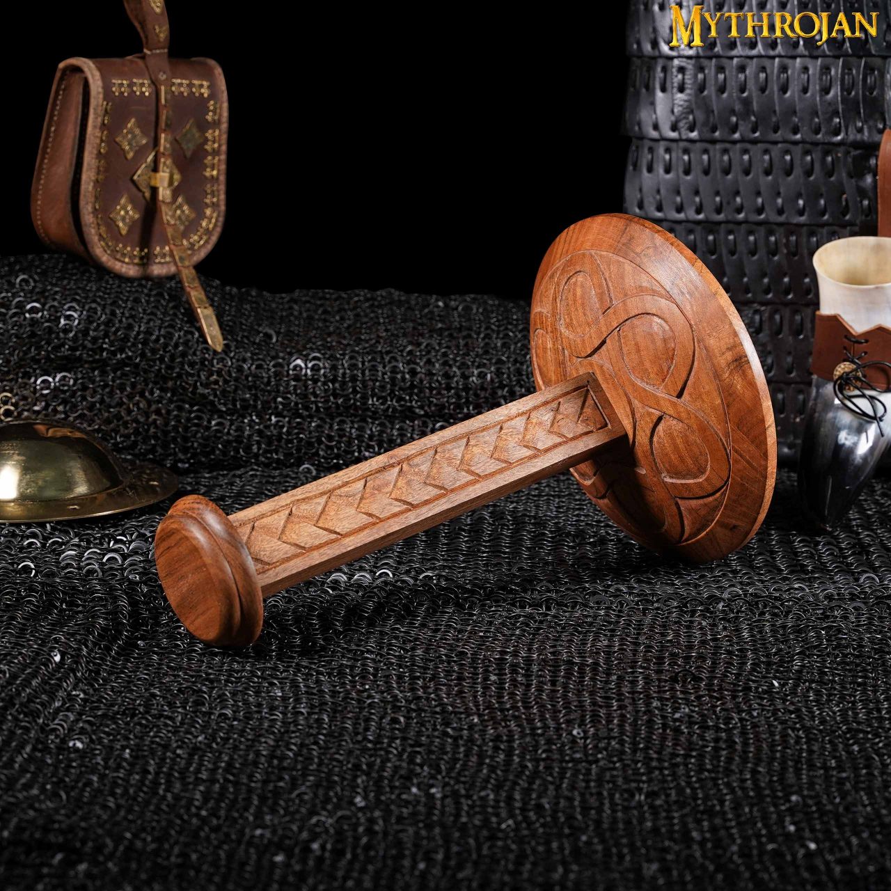 Soporte de Casco de Madera Mythrojan : Altura : 15". - Imagen 2