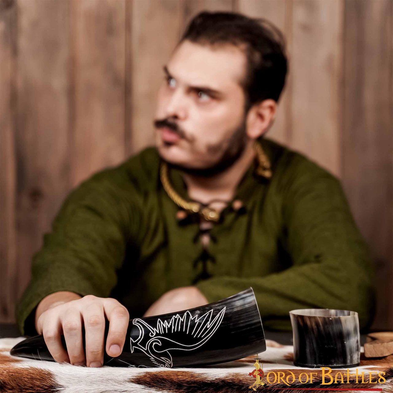 Cuerno de Buey Medieval Grabado Cuervo Vikingo para Beber 400-500 Ml - Imagen 4