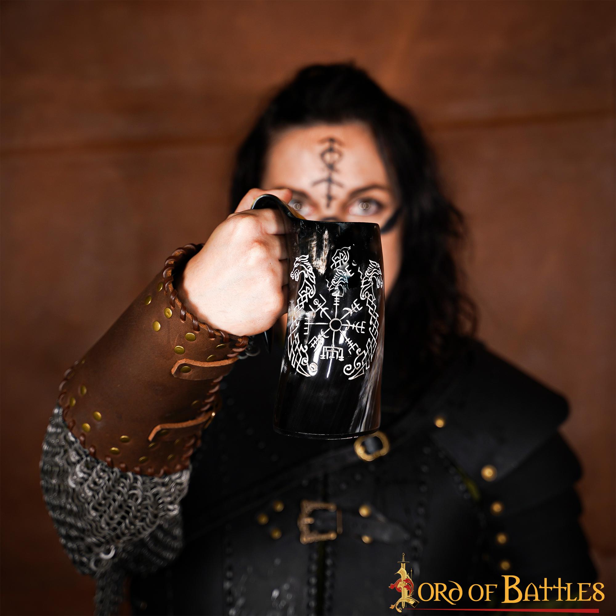 Taza de Cuerno Vikingo con Vegvisir y Grabado de Caballo Gemelo Taza de Cuerno de Buey Natural Pulido, Jarra para Hidromiel y Cerveza - Imagen 11