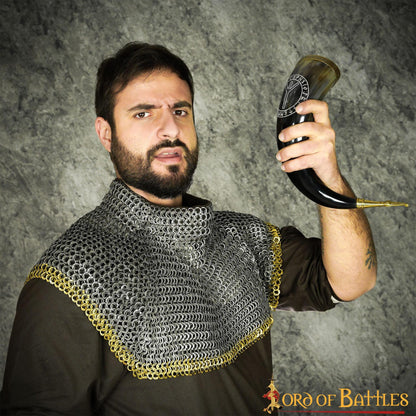 Cuerno Vikingo para Beber con Runa de Algiz - Cuerno de Buey Natural Pulido con Borde y Punta de Latón - Imagen 15