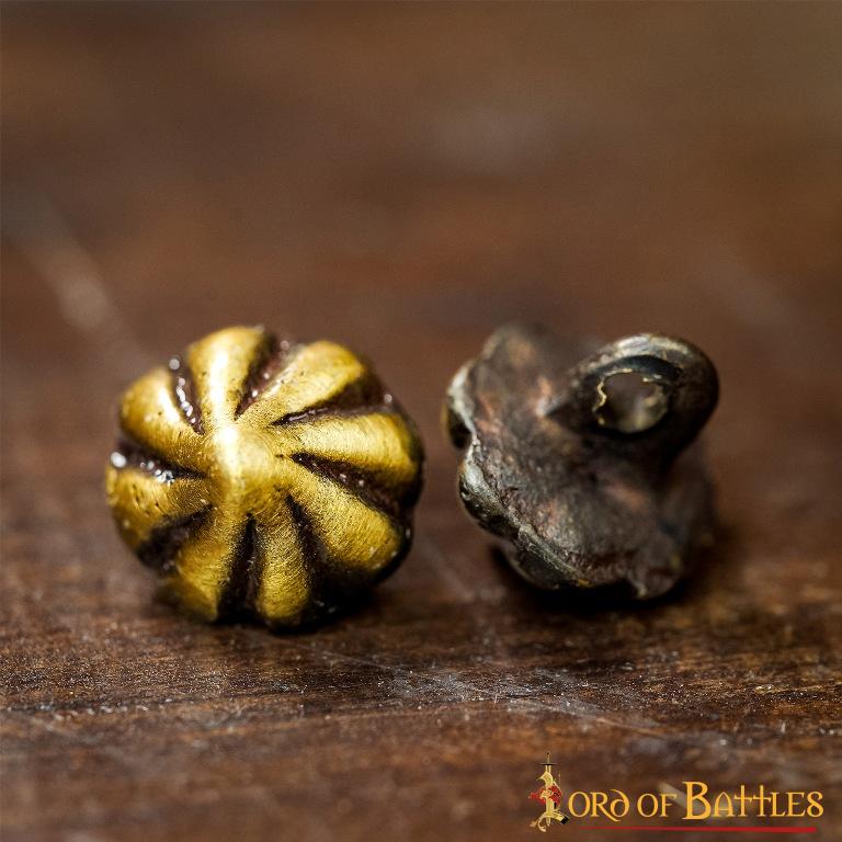 Botones Cónicos de Latón del Siglo Xv - Juego de 6 Cierres Históricos para Prendas de Vestir - Imagen 15