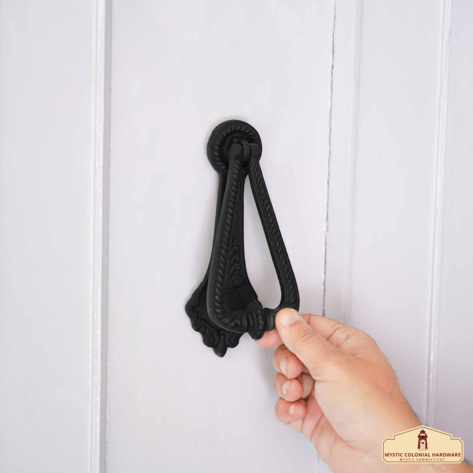 Aldaba Georgiana Rústica de Hierro Fundido: Ideal para Ambientes Victorianos, Coloniales, Retro, Steampunk, Góticos, Barrocos y Medievales, (17,2x7) Cm - Imagen 4