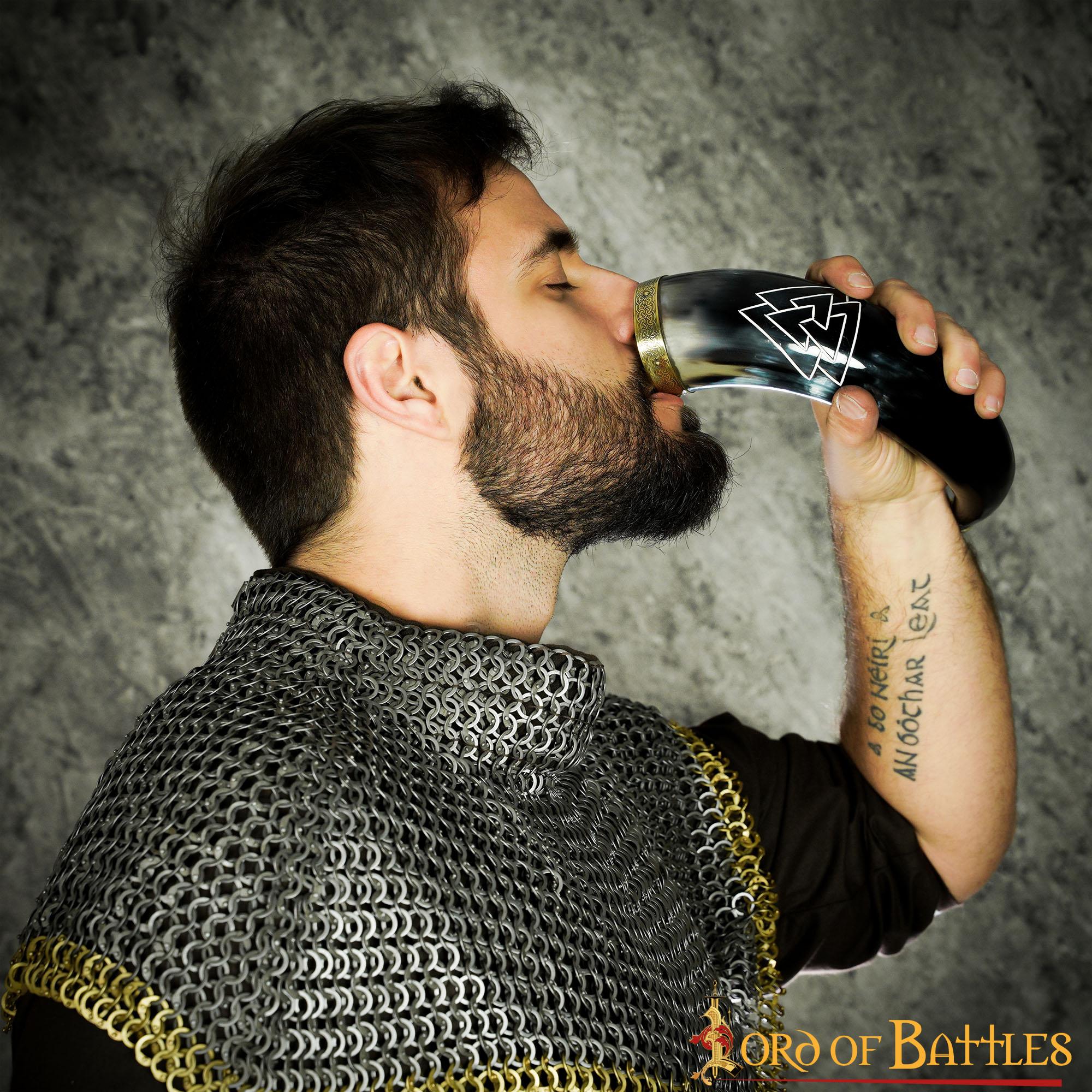 Cuerno para Beber Vikingo con Grabado Valknut - Cuerno de Buey Natural Pulido con Borde y Punta de Latón - Imagen 14