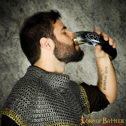 Cuerno para Beber Vikingo con Grabado Valknut - Cuerno de Buey Natural Pulido con Borde y Punta de Latón - Imagen 14
