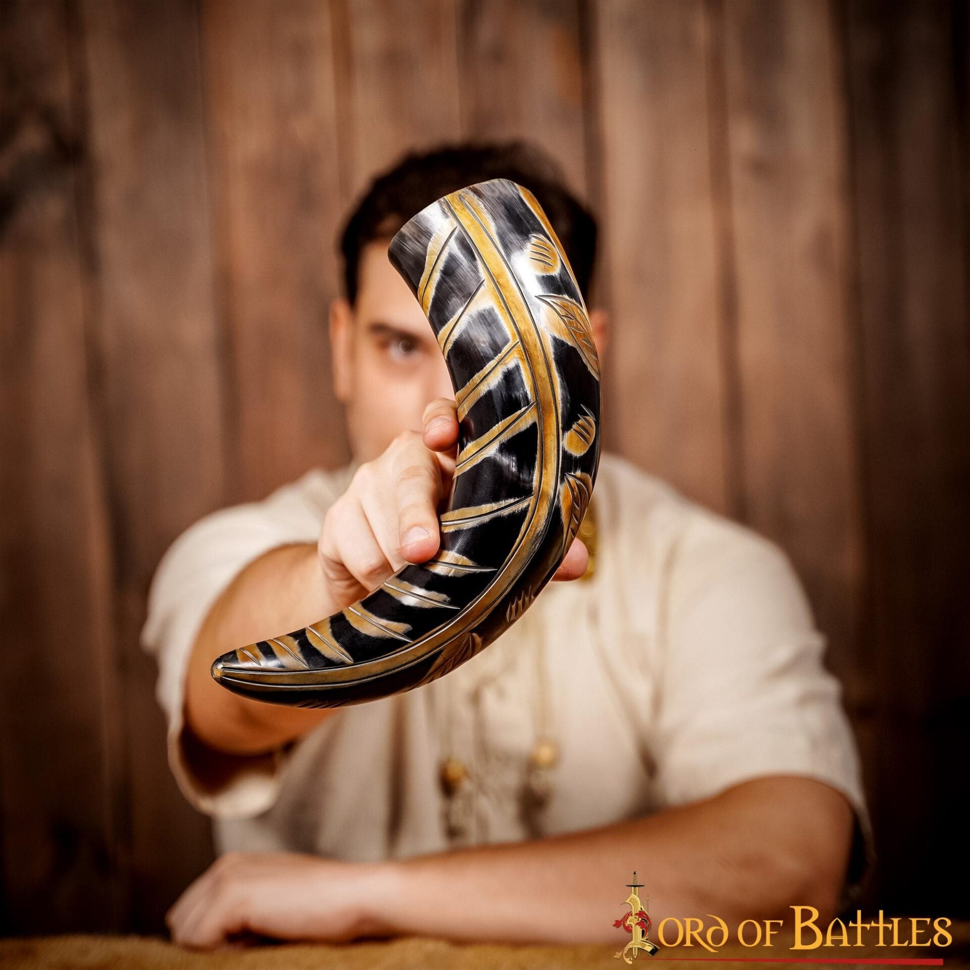 Cuerno para Beber Vikingo Medieval 400 - 500 Ml con Diseños Grabados Cuerno de Buey Auténtico Hecho a Mano - Imagen 8