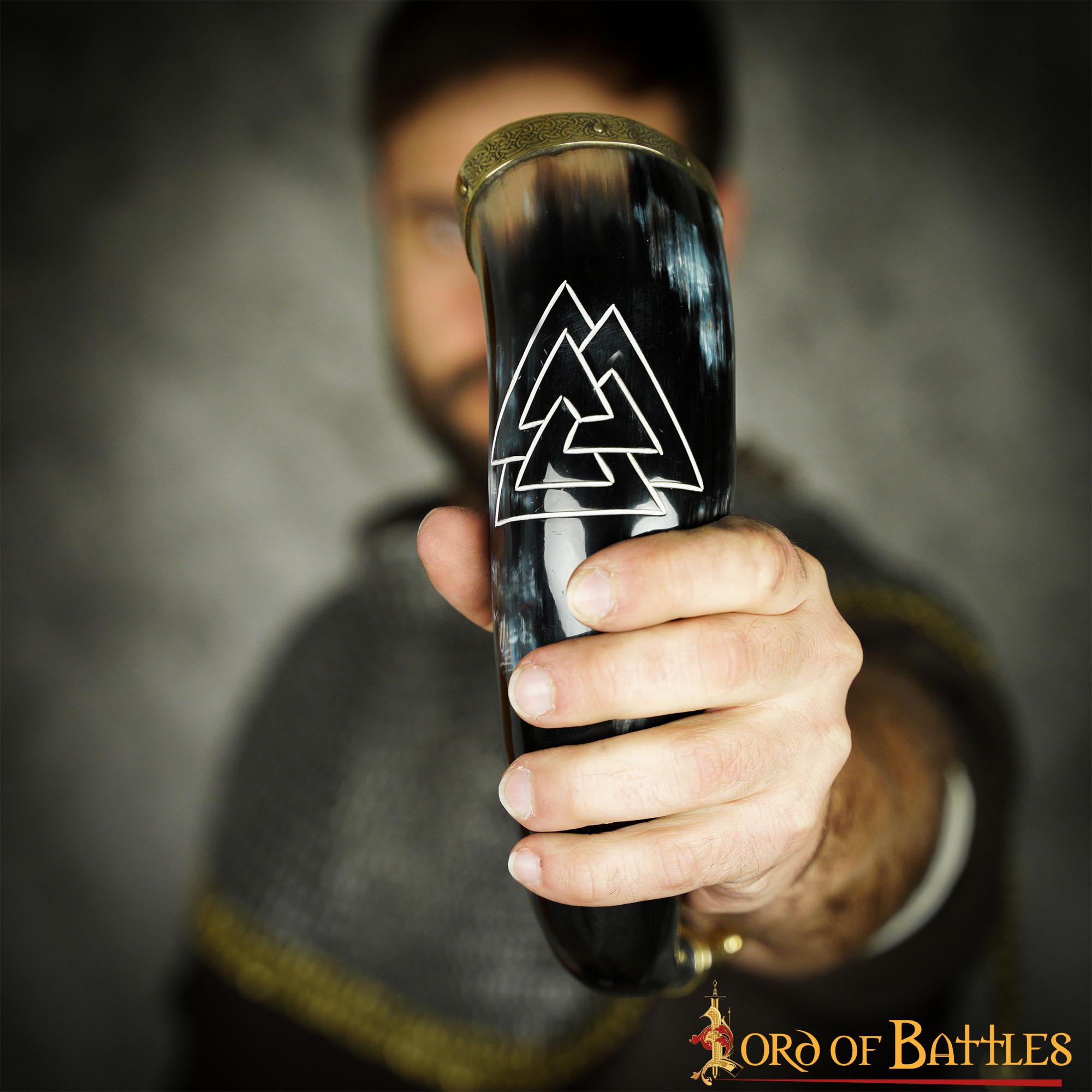 Cuerno para Beber Vikingo con Grabado Valknut - Cuerno de Buey Natural Pulido con Borde y Punta de Latón - Imagen 13