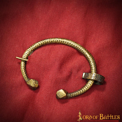 Broche Penannular de Latón Antiguo Alfiler de Capa Vikingo Celta, Fíbula Fundida en Arena - Imagen 13