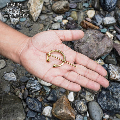 Fíbula Penannular Medieval de Latón - Alfiler Pequeño de Capa para Broche de Traje Histórico y Vikingo - Imagen 17