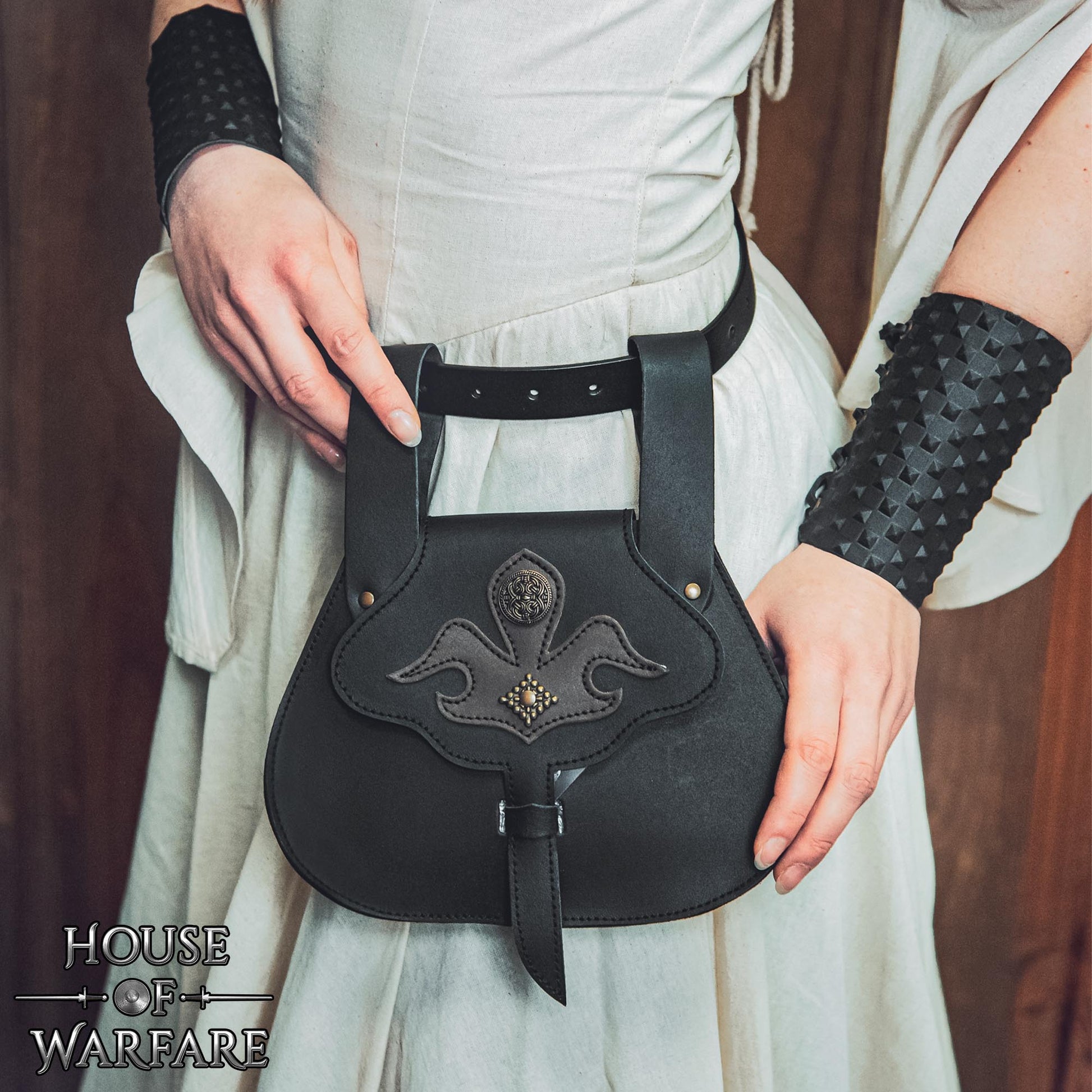 Riñonera Medieval de Cuero con Apliques y Remaches - Estilo Medieval Tardío - Imagen 2