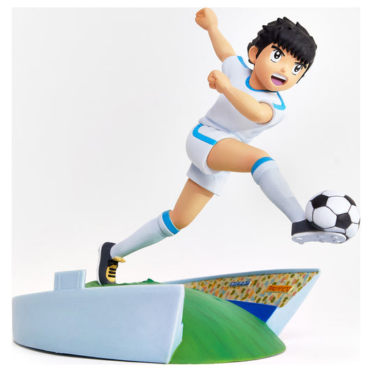 Figura Capitán Oliver Atom Campeones - vista frontal con chut y base estadio