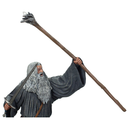 Detalle bastón con remate en garra plateada - figura Gandalf Minas de Moria