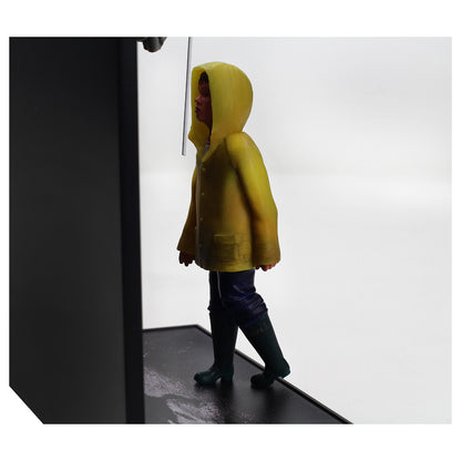 Detalle George - figura de pie con chubasquero amarillo y botas verdes