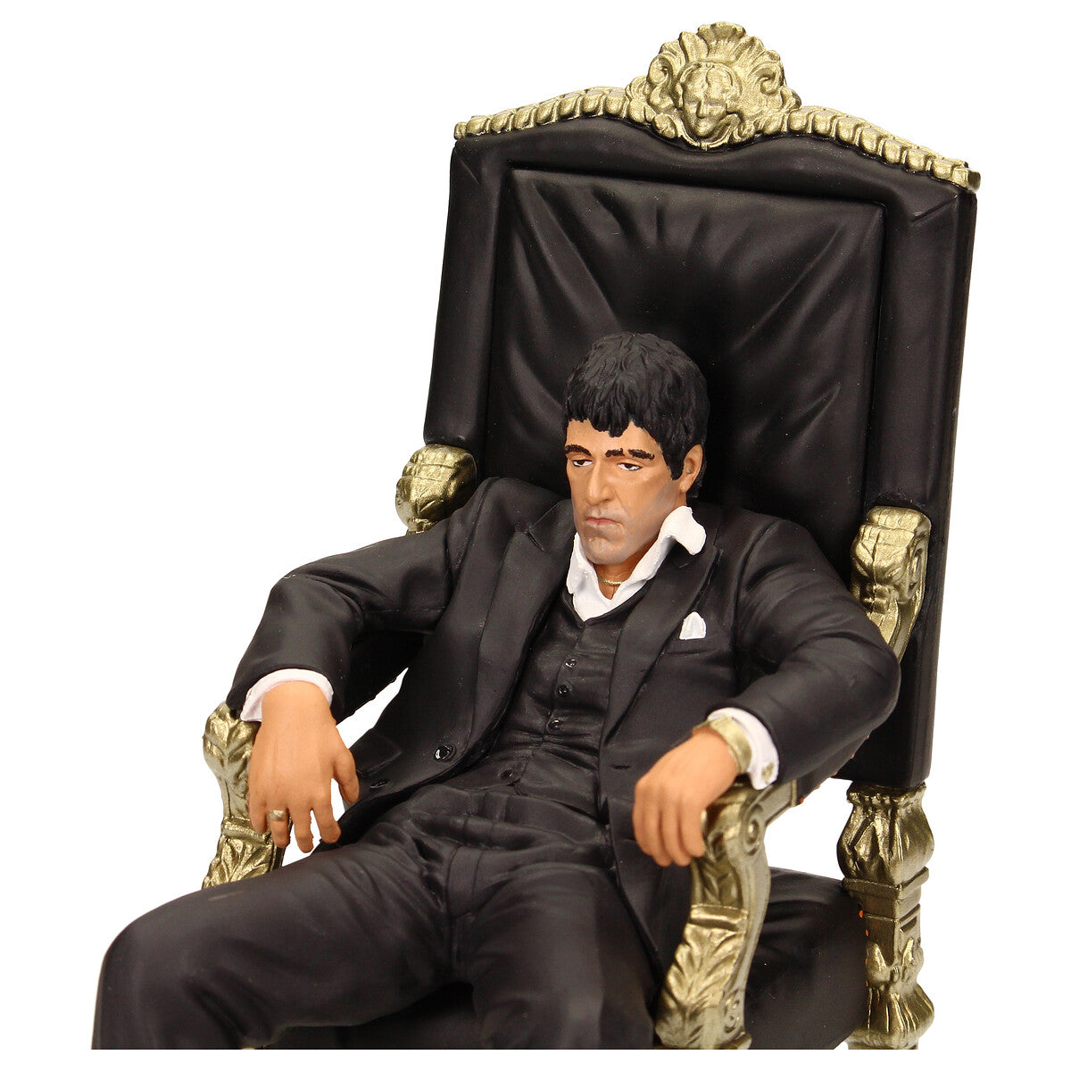 Detalle trono - remates barrocos dorados y patas talladas figura Tony Montana