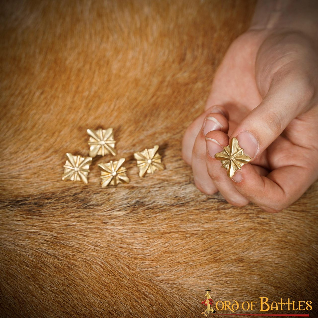 Monturas Medievales de Latón Macizo Puro, Herrajes Decorativos para Uso en Cuero| Juego de 5, 2cm - Imagen 15