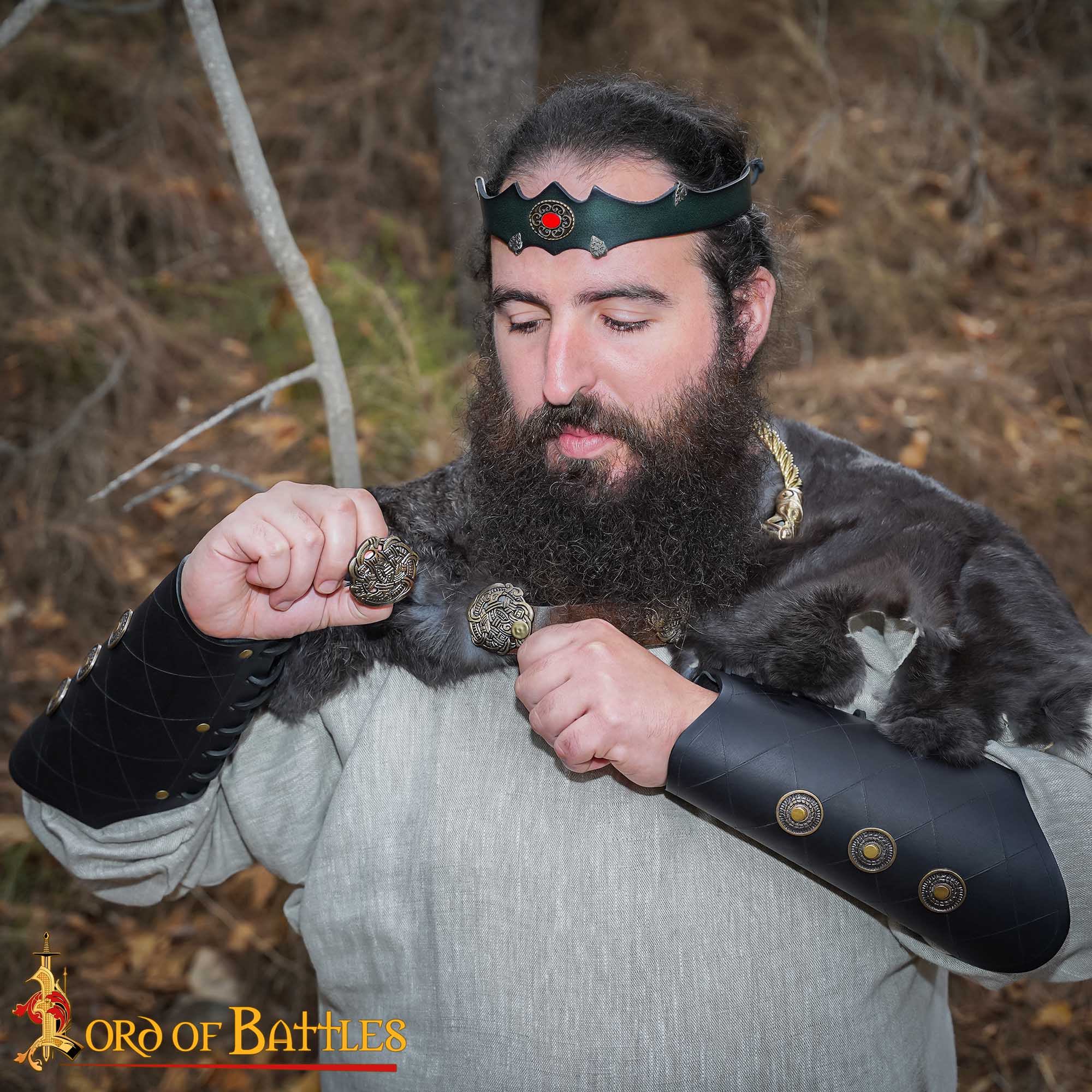 Broche Vikingo de Animal Agarrado - Latón Antiguo - Imagen 2