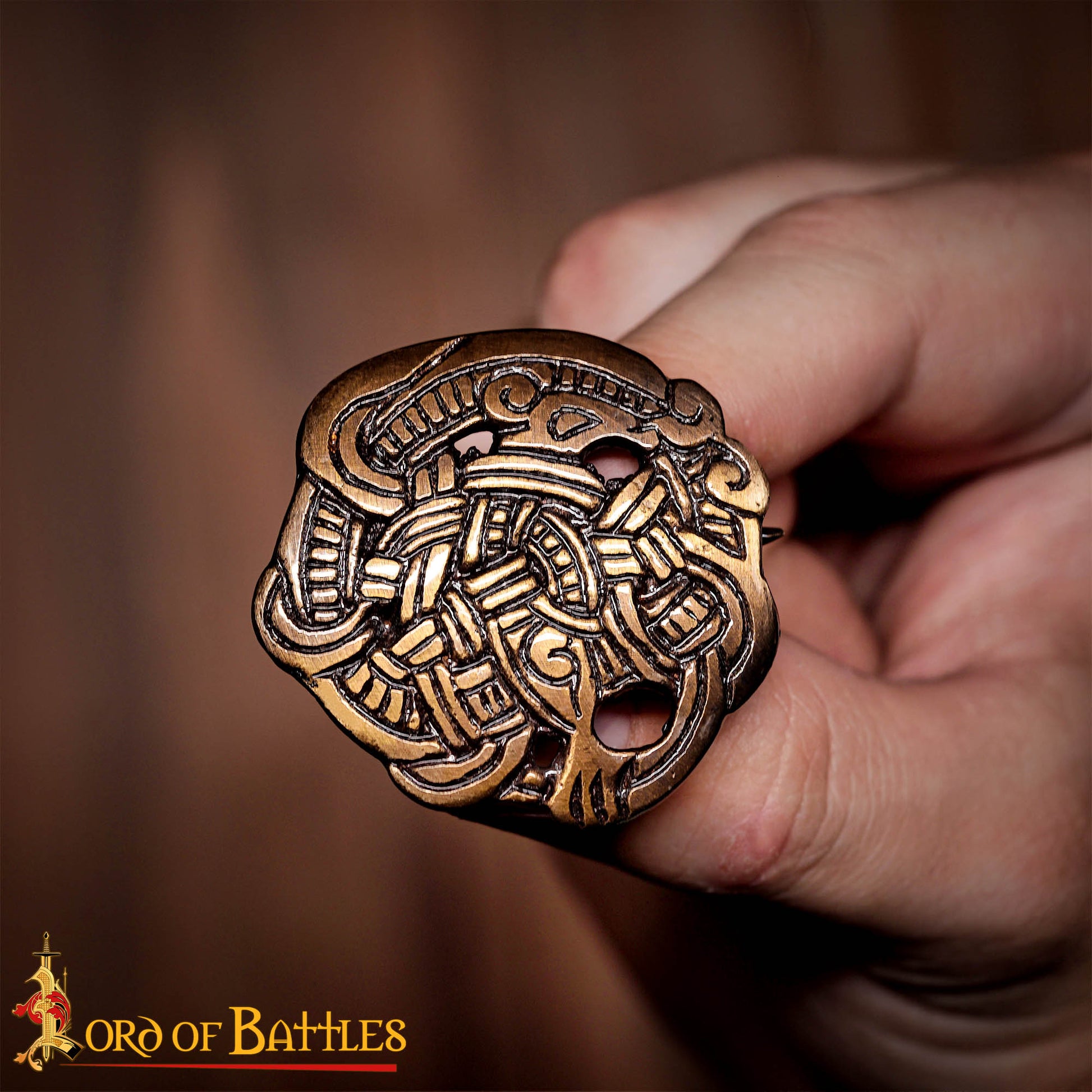 Broche Vikingo de Animal Agarrado - Latón Antiguo - Imagen 1
