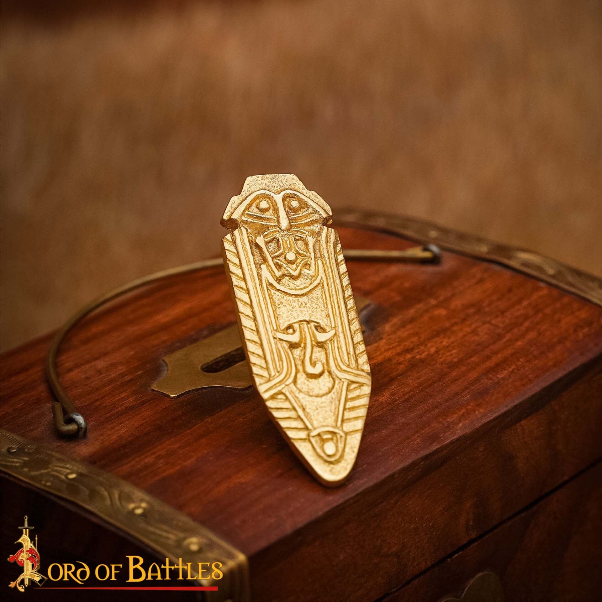 Punta de Cinturón de Latón Vikingo - Chape Grabado - Accesorio Medieval de Latón Macizo para Cinturón - Imagen 1
