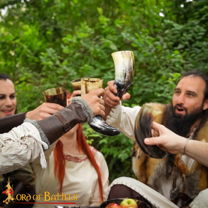 Viking Drinking Ox Horn Juego de 4 - Jarras de Cuerno Pulido de 400 Ml con Bolsa de Almacenamiento de Lona - Imagen 6