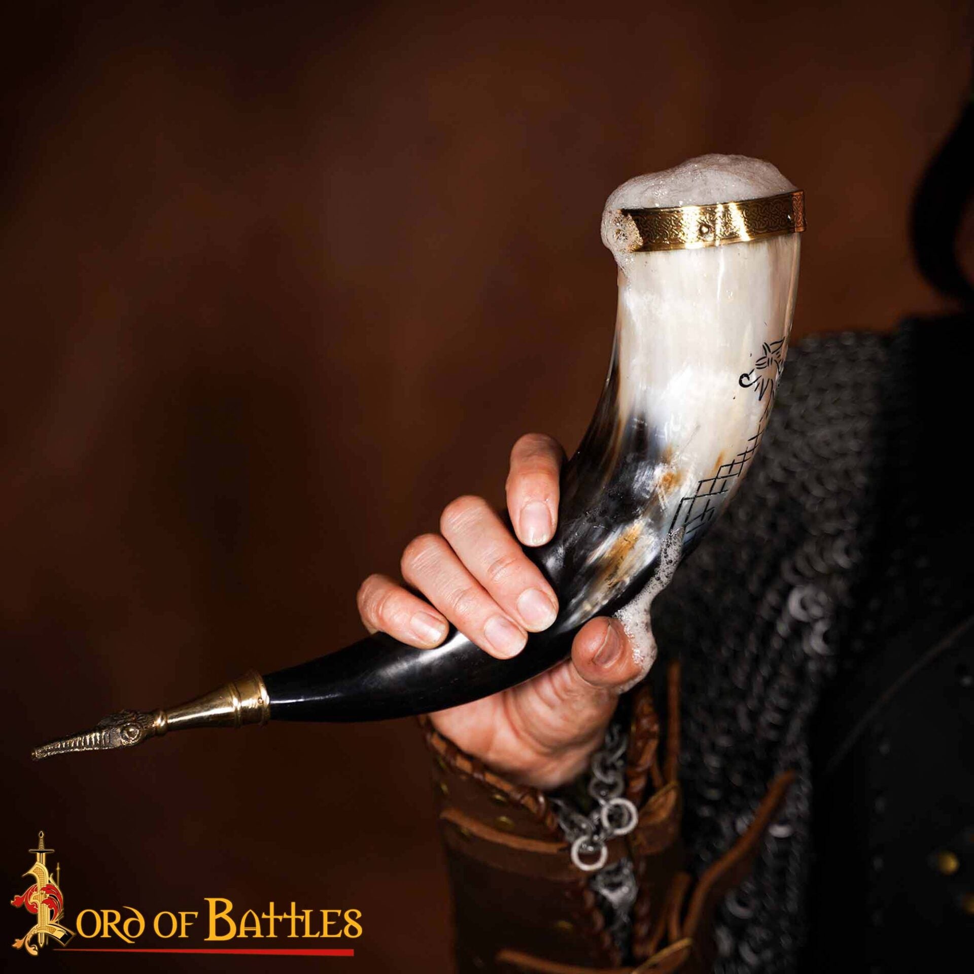 Cuerno Vikingo para Beber con Brújula y Grabado de Jormungandr - Cuerno de Buey Hecho a Mano - Imagen 6