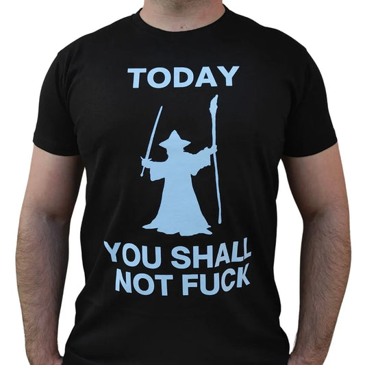 Camiseta color negro con escrito"Today yoy shall not f,,,,"