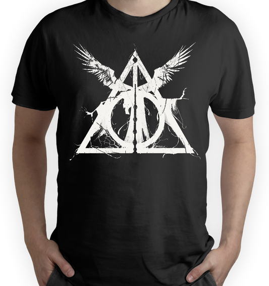 Imagen de Camiseta Harry Potter Las Reliquias de la Muerte parte de nuestra colección en Espadas y más, sitio oficial.