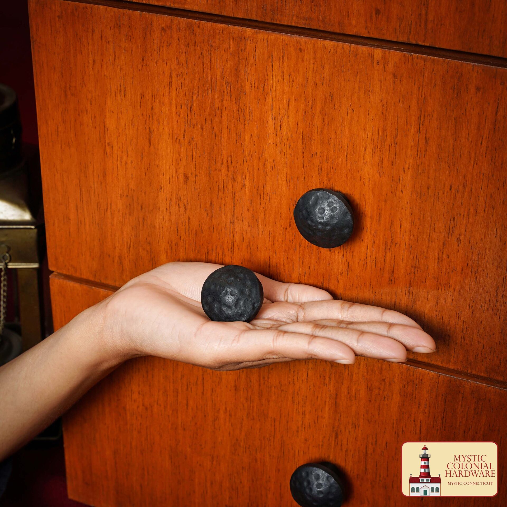 Pomo Cuadrado de Hierro Forjado a Mano - 1 1/4 Pulgadas de Diámetro - Imagen 1