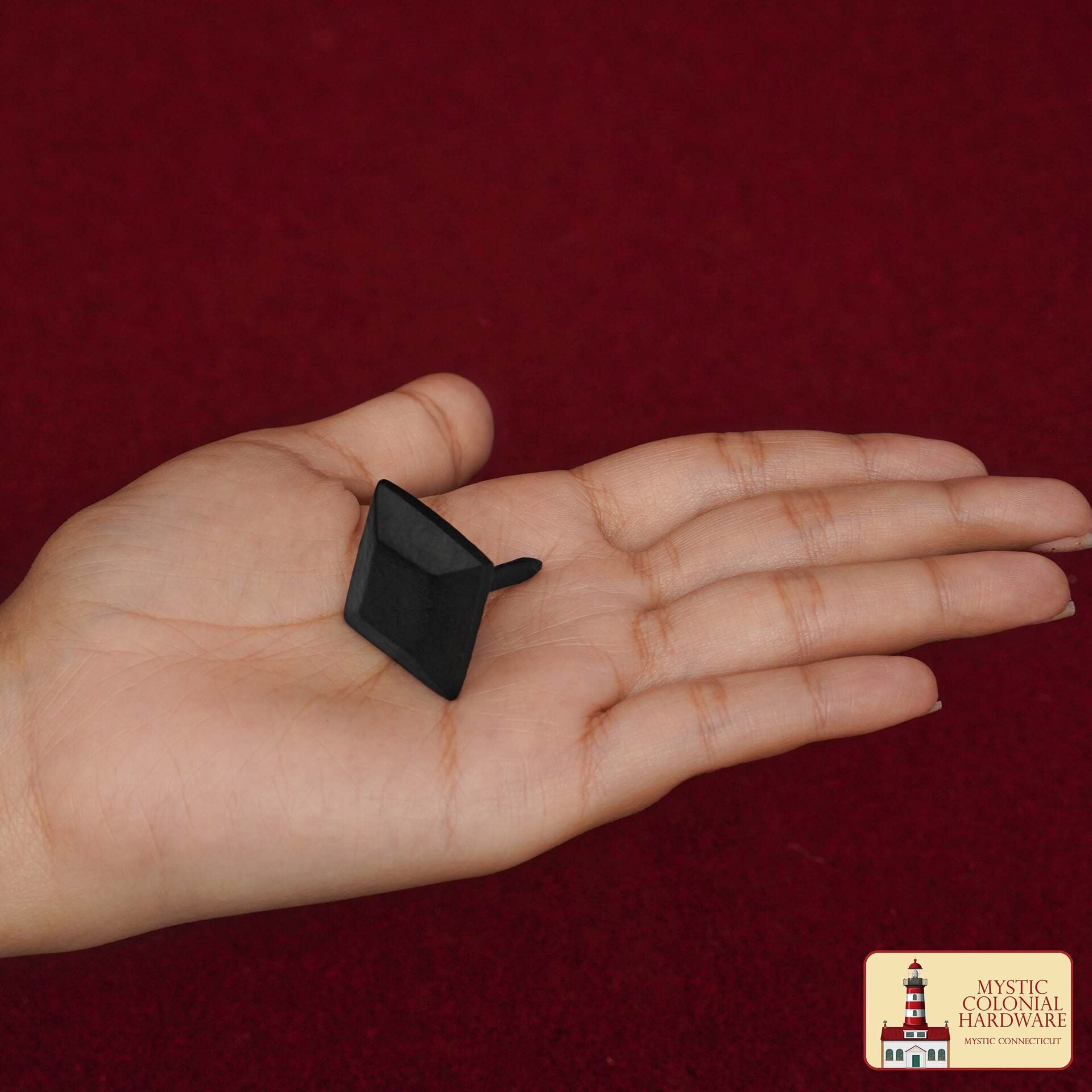 Clavos Decorativos Clavos de Hierro Forjados a Mano - Pirámide Cuadrada de 1 Pulgada - Acabado Rústico Negro Texturado - Herrajes Antiguos para Puertas, Portones, Muebles, Gabinetes - Imagen 5
