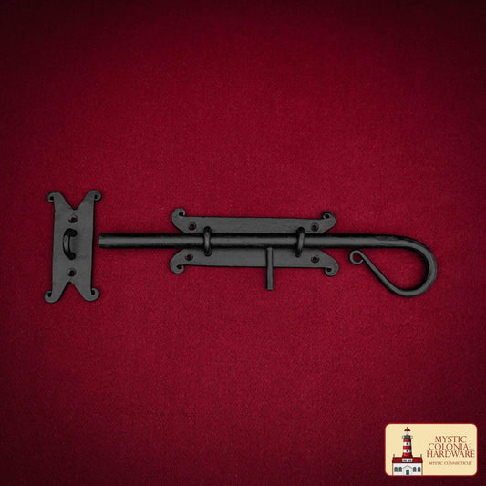 Pestillo Corredizo de Hierro Fundido Negro - Pestillo Rústico para Puertas, Puertas de Granero, Cobertizos y Armarios - Cerradura Primitiva para Puerta de Hierro Negro de Mystic Colonial Hardware - Imagen 1