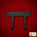 Gancho de Pared Rústico Forjado a Mano con Dos Colgadores: Ideal para Ambientes Victorianos, Coloniales, Retro, Steampunk, Góticos y Barrocos (14.9x10.9cm) - Imagen 1