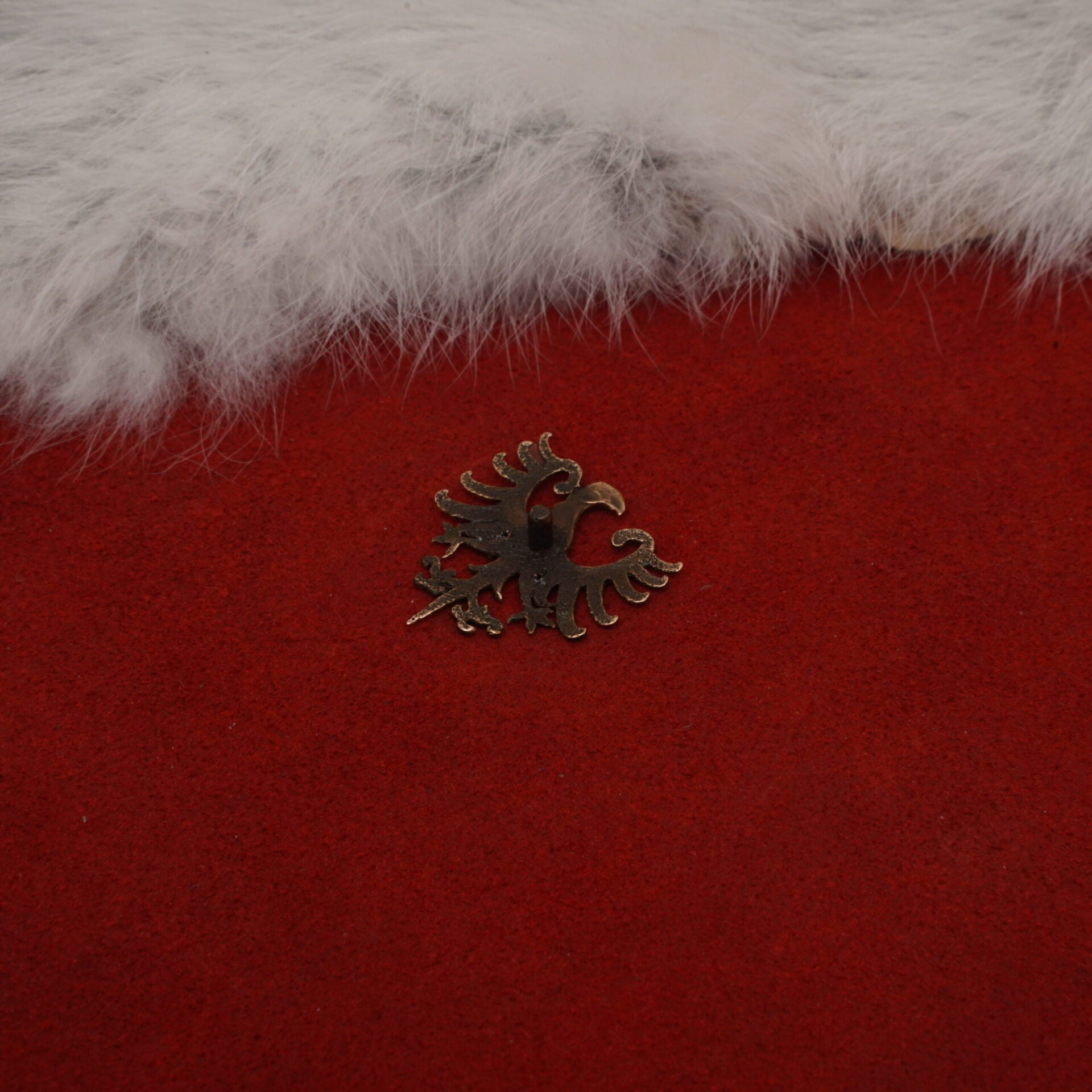 Alfiler de Bronce Antiguo con Insignia de Águila Heráldica - Insignia de Bronce Macizo con Montura de Estilo Medieval - Imagen 6