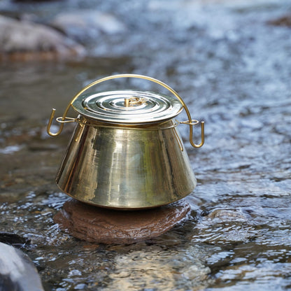 Hervidor Medieval de Latón con Tapa - Olla Histórica para Cocinar Al Aire Libre y en Hogueras - Caldero de Latón Pulido Hecho a Mano - Imagen 9