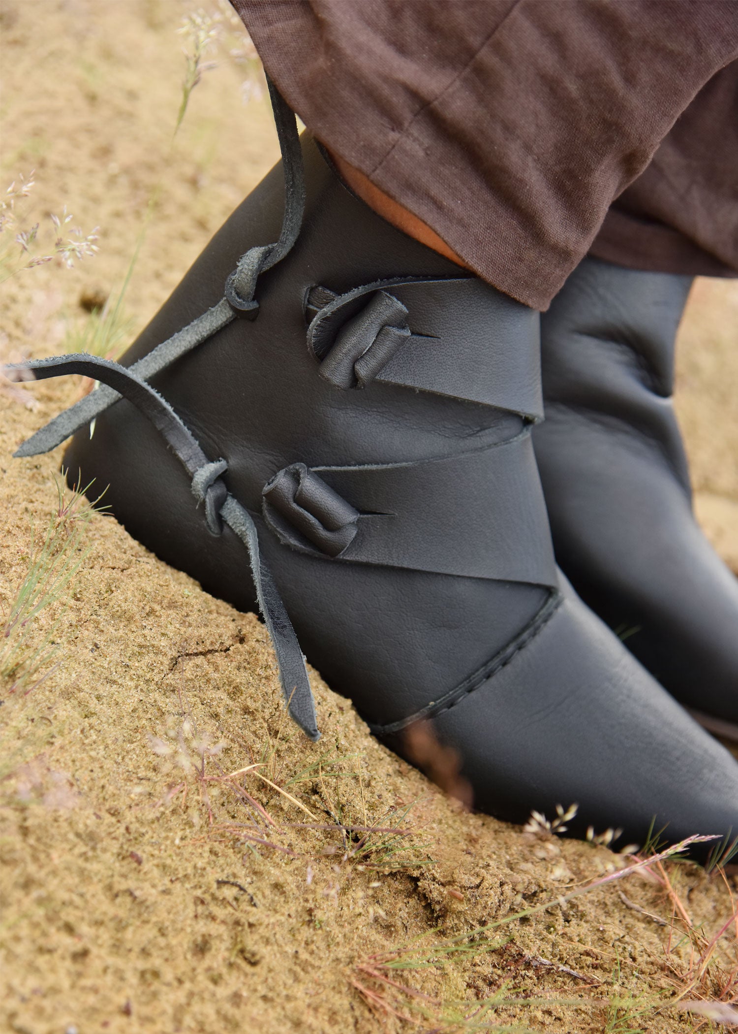 Imagen de Zapatos vikingos medievales de Jorvik, negros ULF-FW-14 parte de nuestra colección en Espadas y más, sitio oficial.