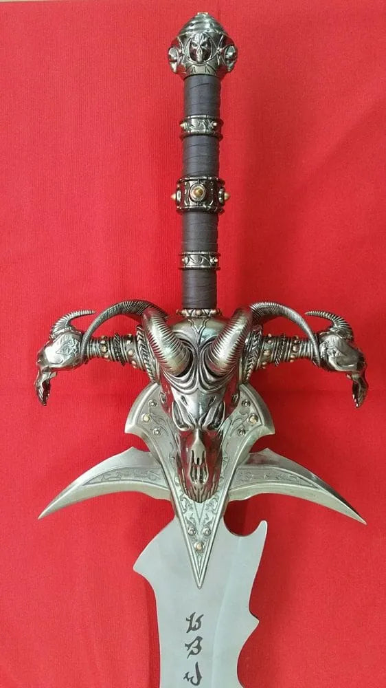 Imagen de Espada Frostmourne World Of Warcraft parte de nuestra colección en Espadas y más, sitio oficial.