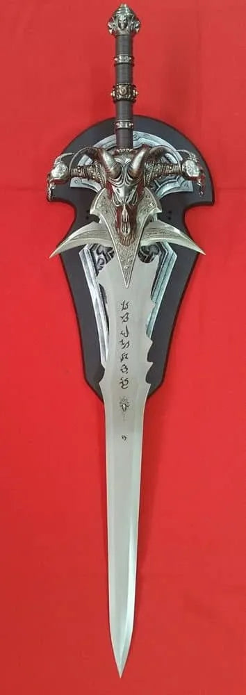 Espada Frostmourne de World Of Warcraft del Rey Arthas con expositor. Vendida por Espadas y más