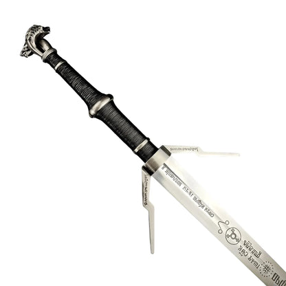 Imagen de Espada de Plata de Geralt de Rivia - The Witcher 3 parte de nuestra colección en Espadas y Más, sitio oficial.