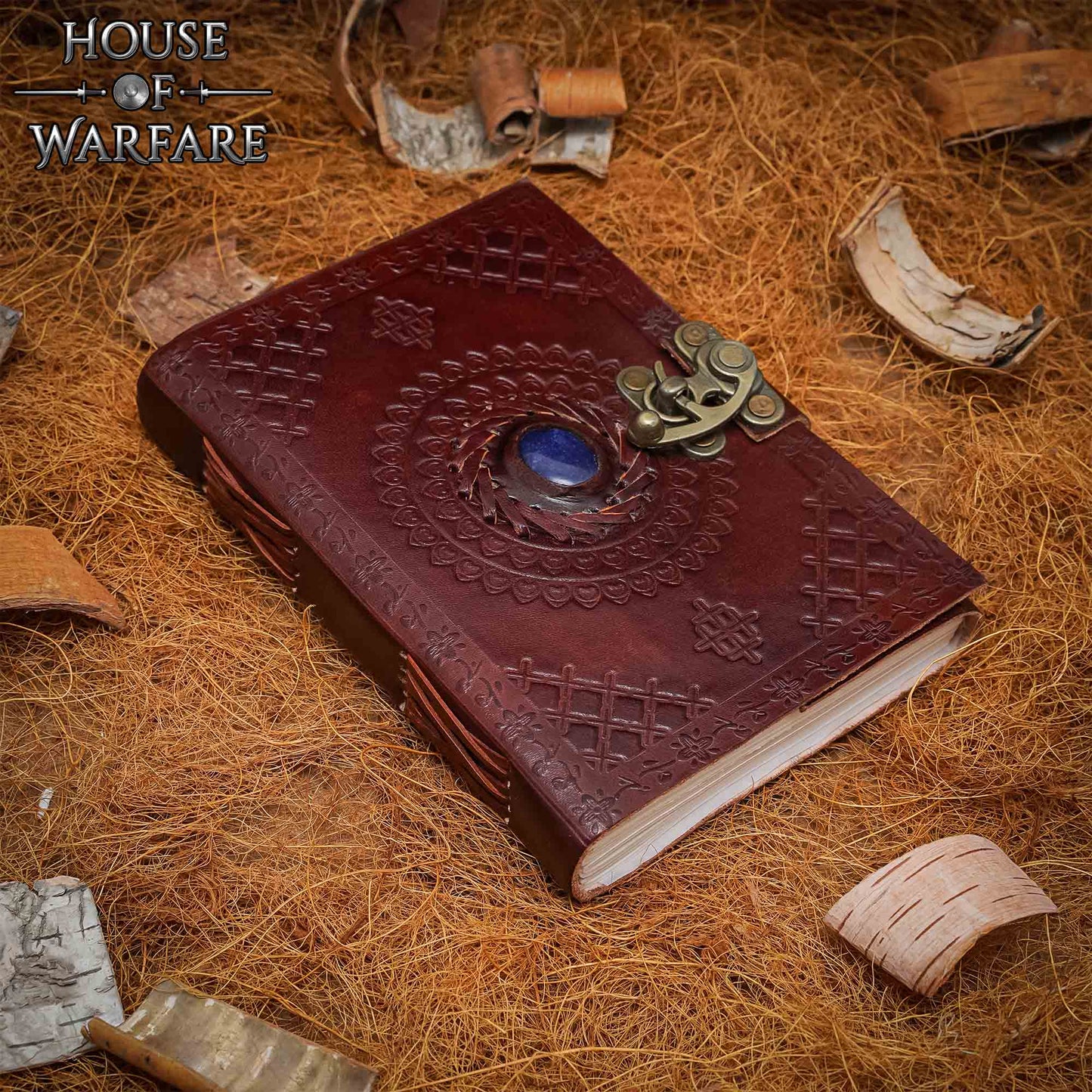 Diario Medieval de Cuero Grabado con Piedra Azul - Diario Artesanal con Cerradura de Latón - Imagen 1